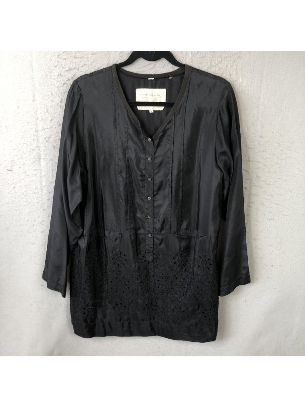 Johnny Was Tunic Top Womens L Black Satin Embroidered Eyelet Henley Boho